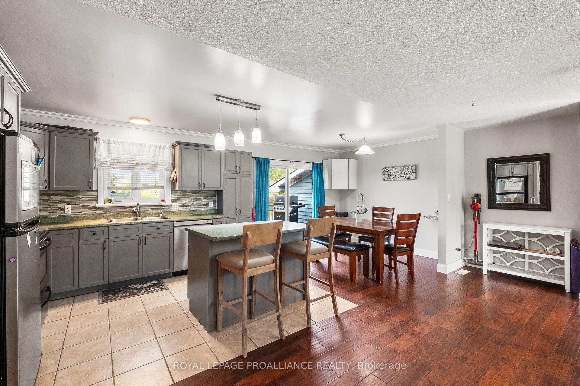 Photo 12 of 8 Oriole Crescent, Hamilton Township, Baltimore — HOMEH