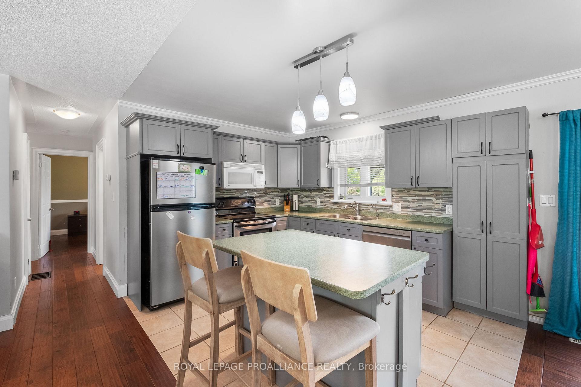 Photo 13 of 8 Oriole Crescent, Hamilton Township, Baltimore — HOMEH