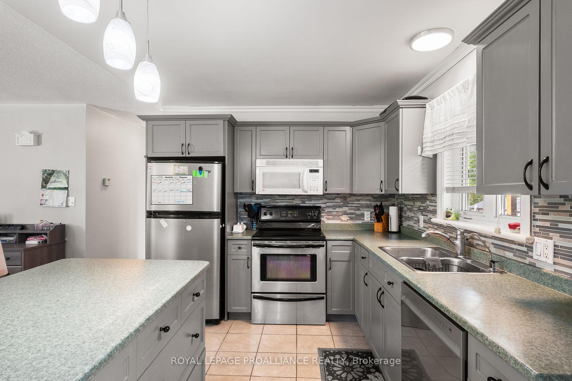 Photo 14 of 8 Oriole Crescent, Hamilton Township, Baltimore — HOMEH