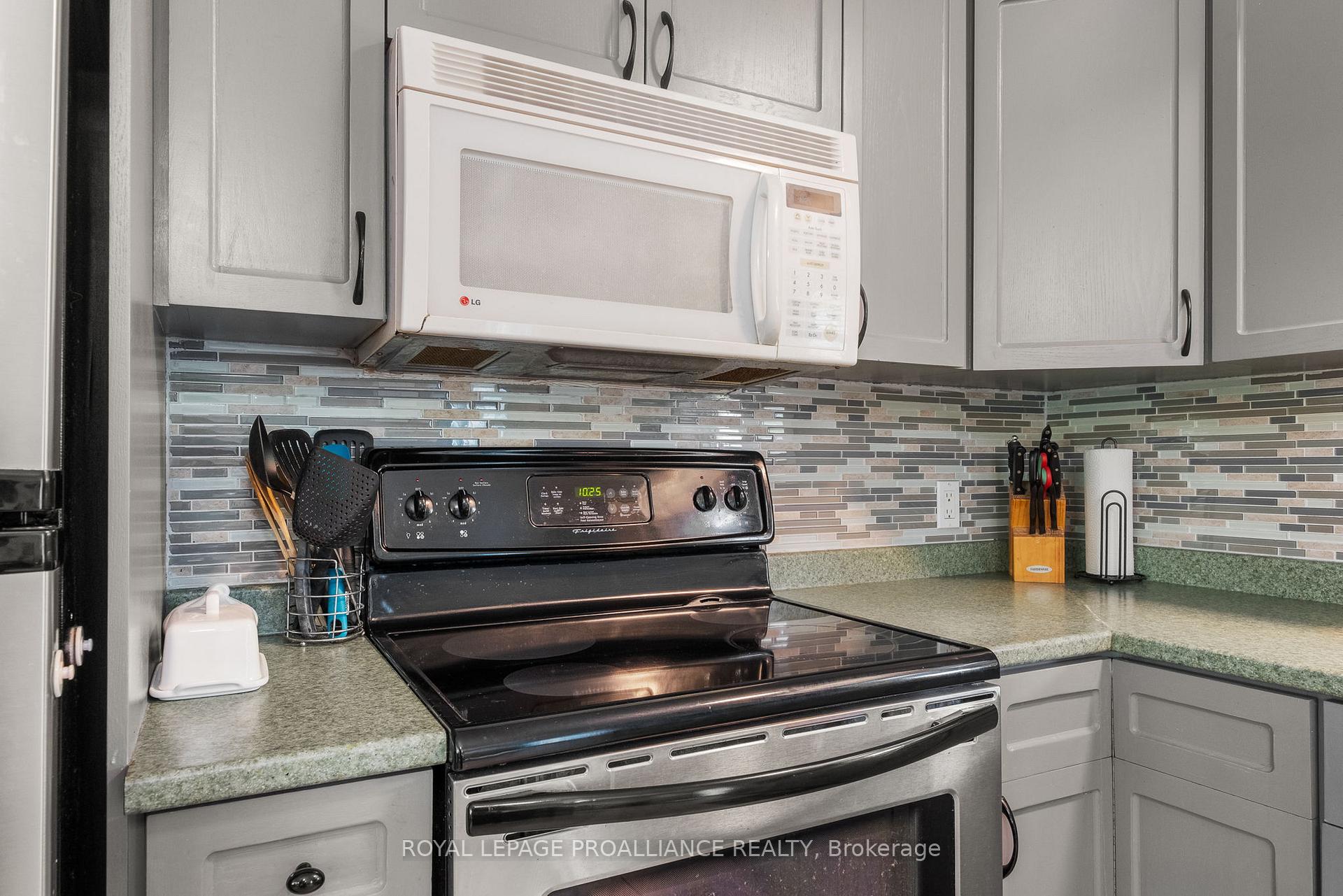Photo 15 of 8 Oriole Crescent, Hamilton Township, Baltimore — HOMEH