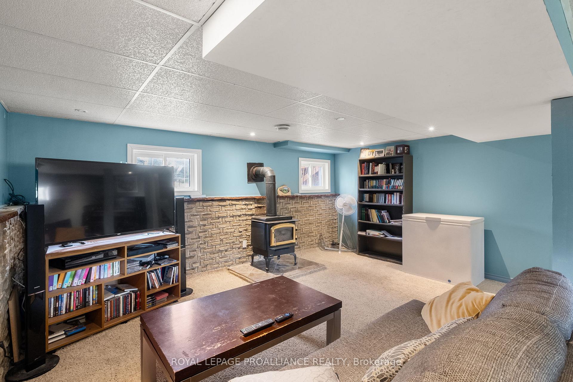 Photo 31 of 8 Oriole Crescent, Hamilton Township, Baltimore — HOMEH