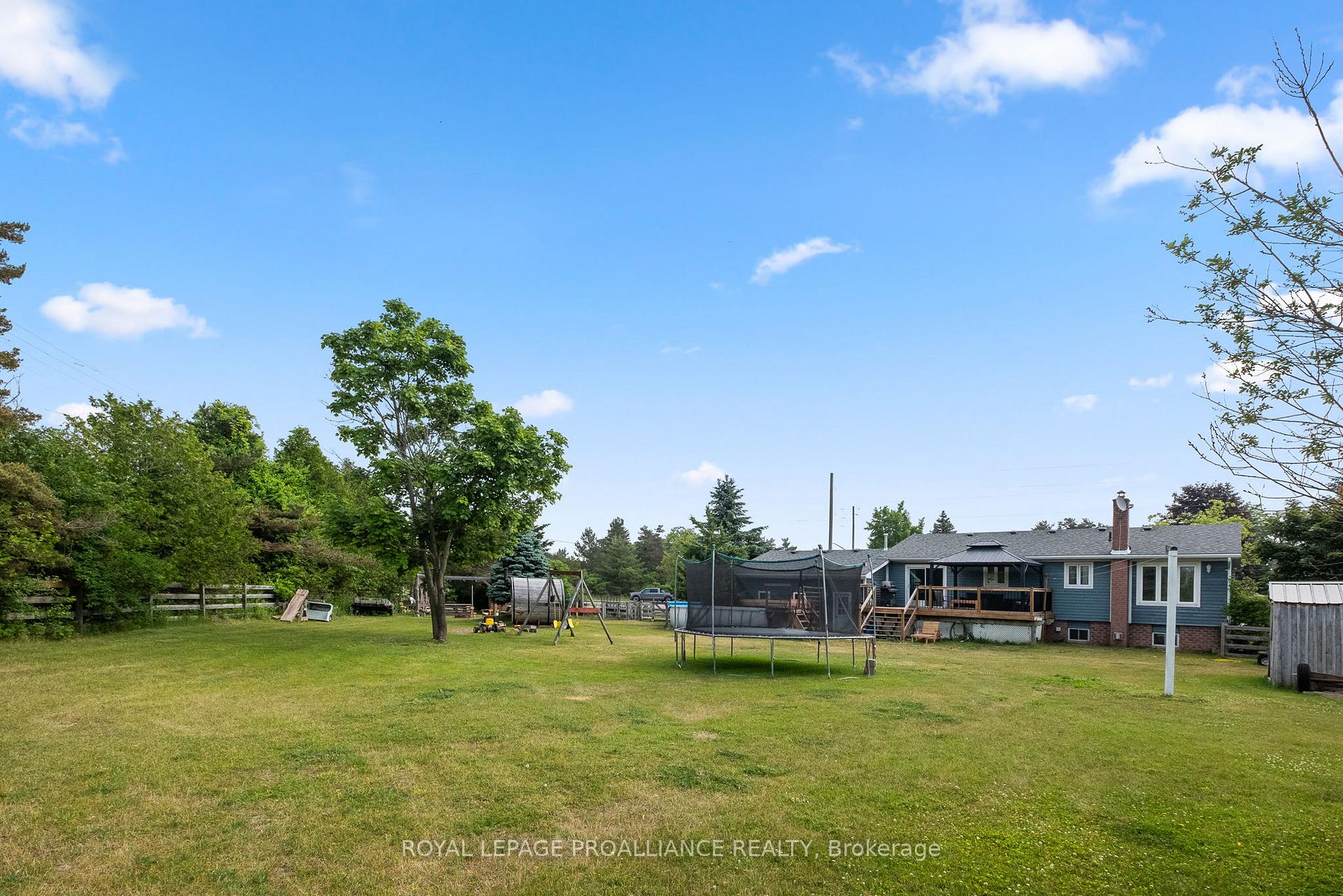 Photo 39 of 8 Oriole Crescent, Hamilton Township, Baltimore — HOMEH