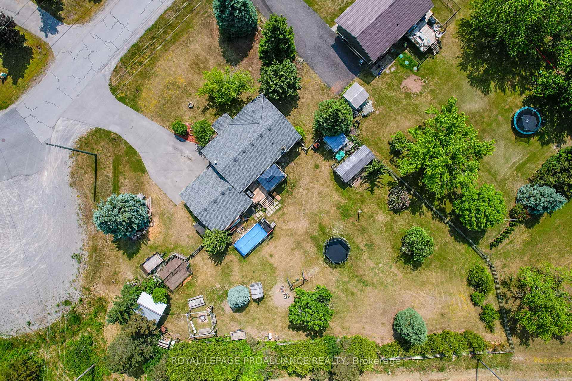 Photo 43 of 8 Oriole Crescent, Hamilton Township, Baltimore — HOMEH