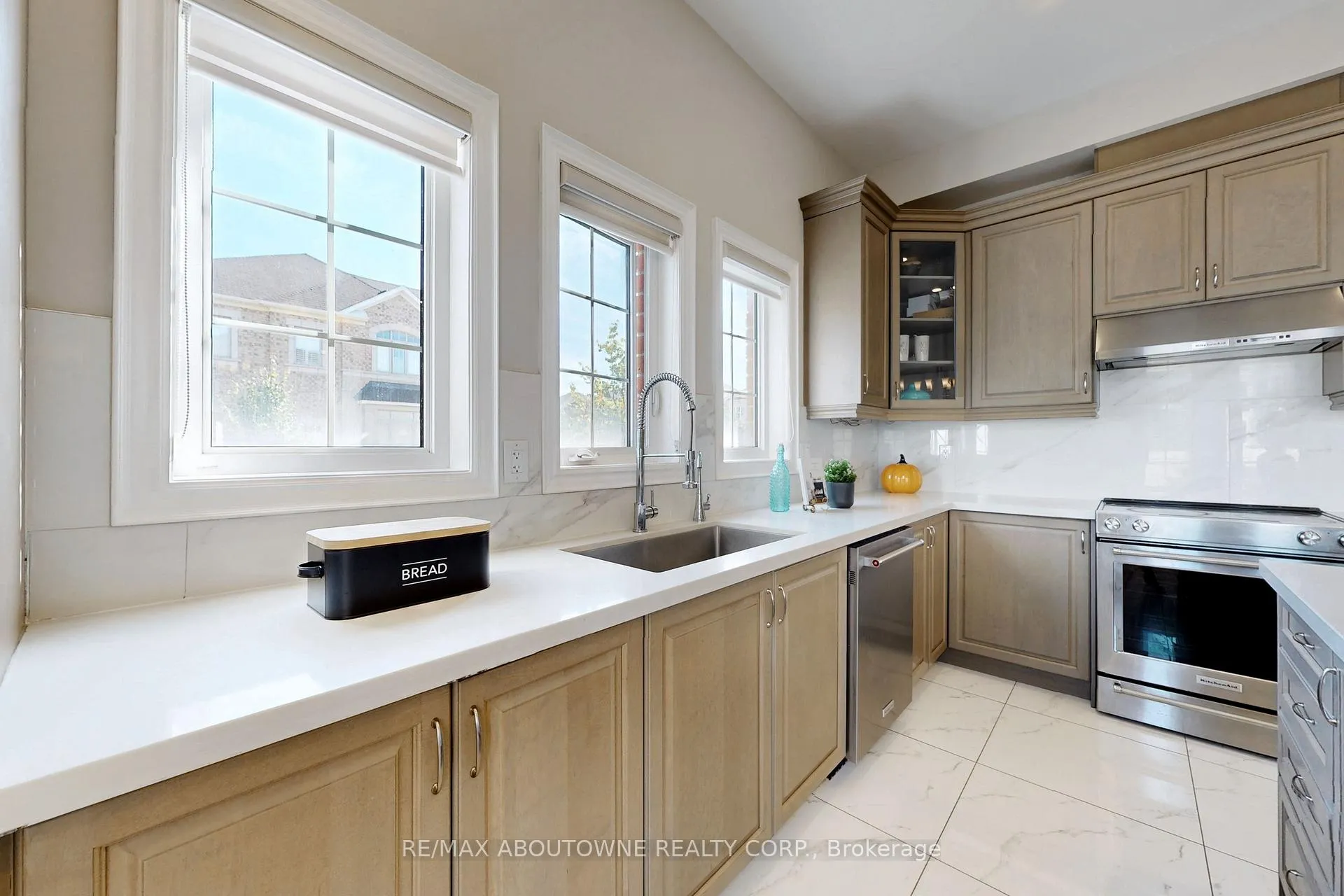 Photo 15 of 459 Threshing Mill Boulevard, Oakville, Joshua Meadows — HOMEH