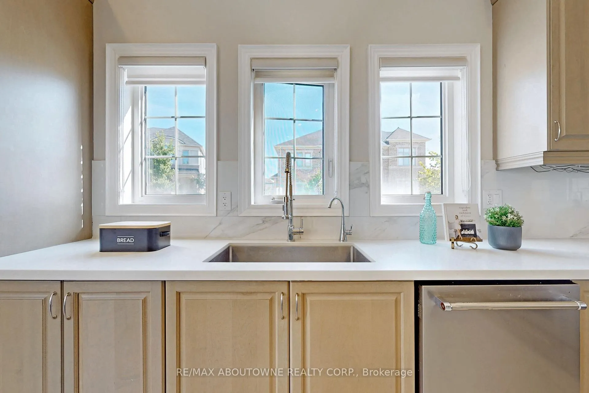 Photo 18 of 459 Threshing Mill Boulevard, Oakville, Joshua Meadows — HOMEH