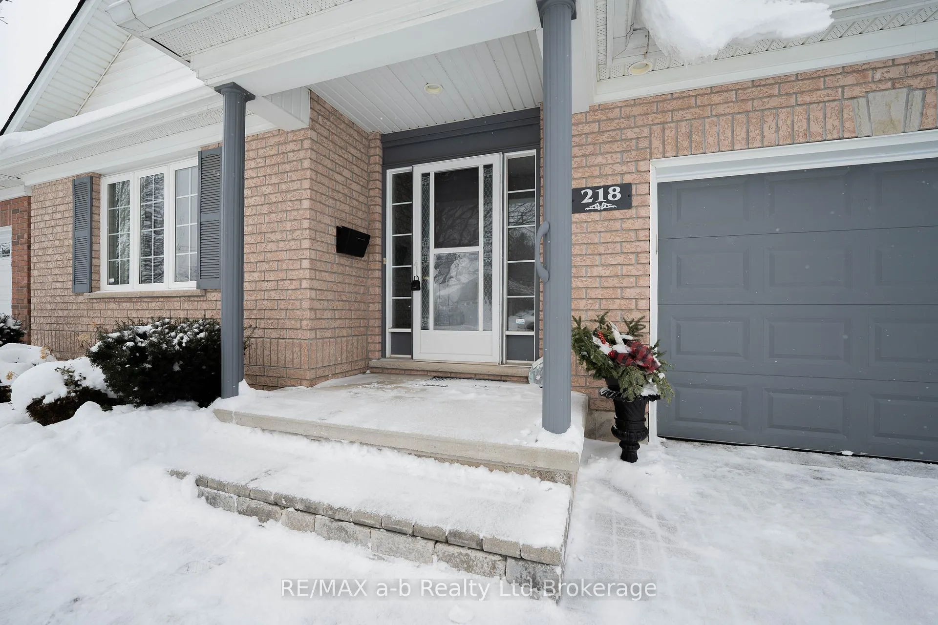 Photo 4 of 218 Baldwin Street, Tillsonburg — HOMEH