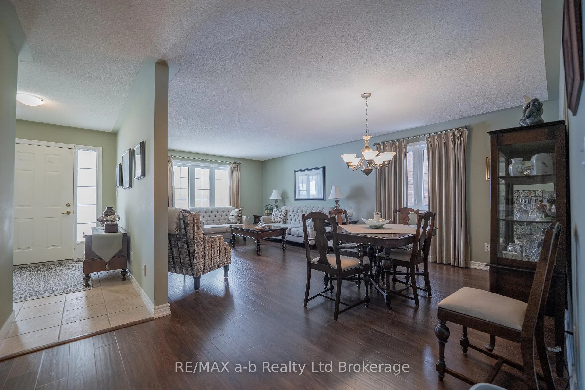 Photo 7 of 218 Baldwin Street, Tillsonburg — HOMEH