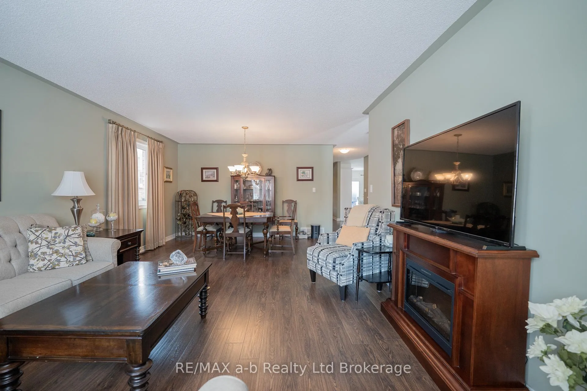 Photo 10 of 218 Baldwin Street, Tillsonburg — HOMEH