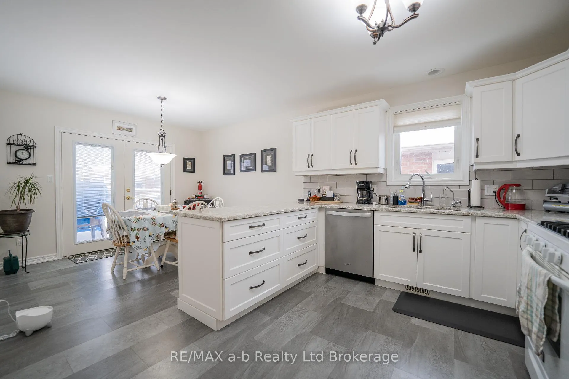 Photo 12 of 218 Baldwin Street, Tillsonburg — HOMEH