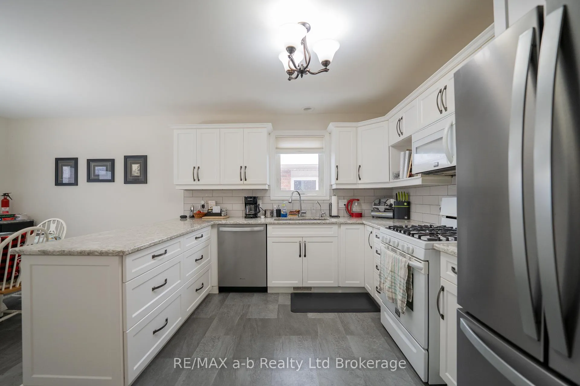 Photo 15 of 218 Baldwin Street, Tillsonburg — HOMEH