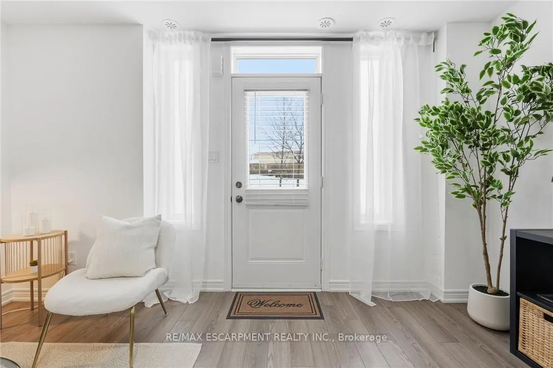 Photo 4 of 154 Watson Parkway N, Guelph, Grange Road — HOMEH