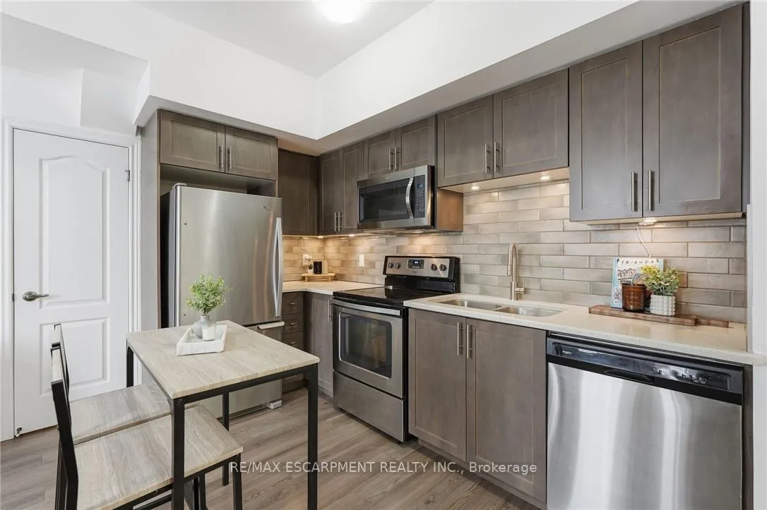 Photo 14 of 154 Watson Parkway N, Guelph, Grange Road — HOMEH
