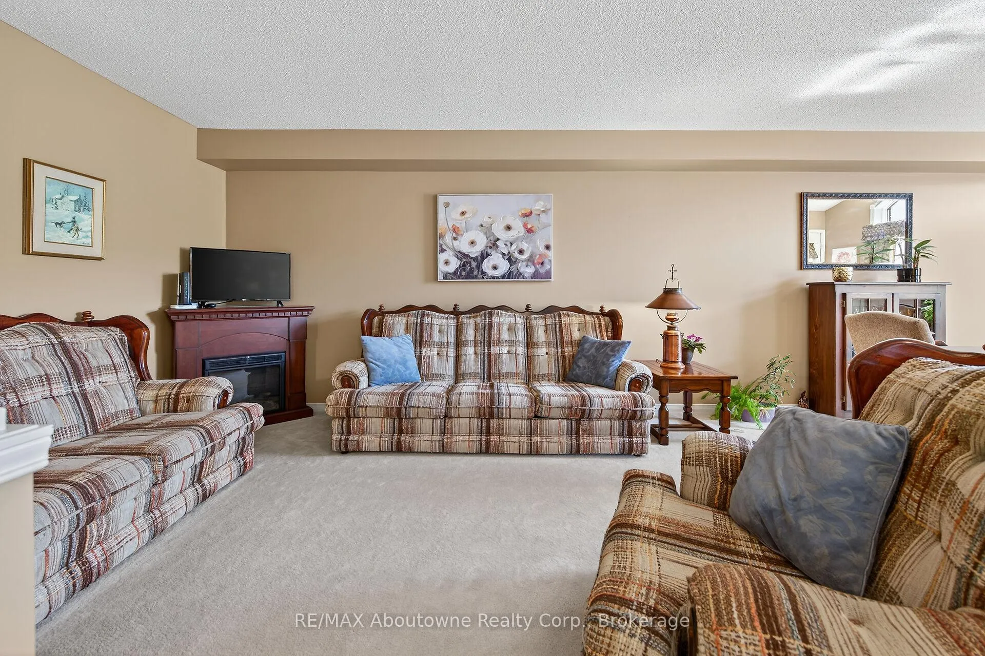 Photo 9 of 31 Elderberry Avenue, Grimsby, Grimsby West — HOMEH
