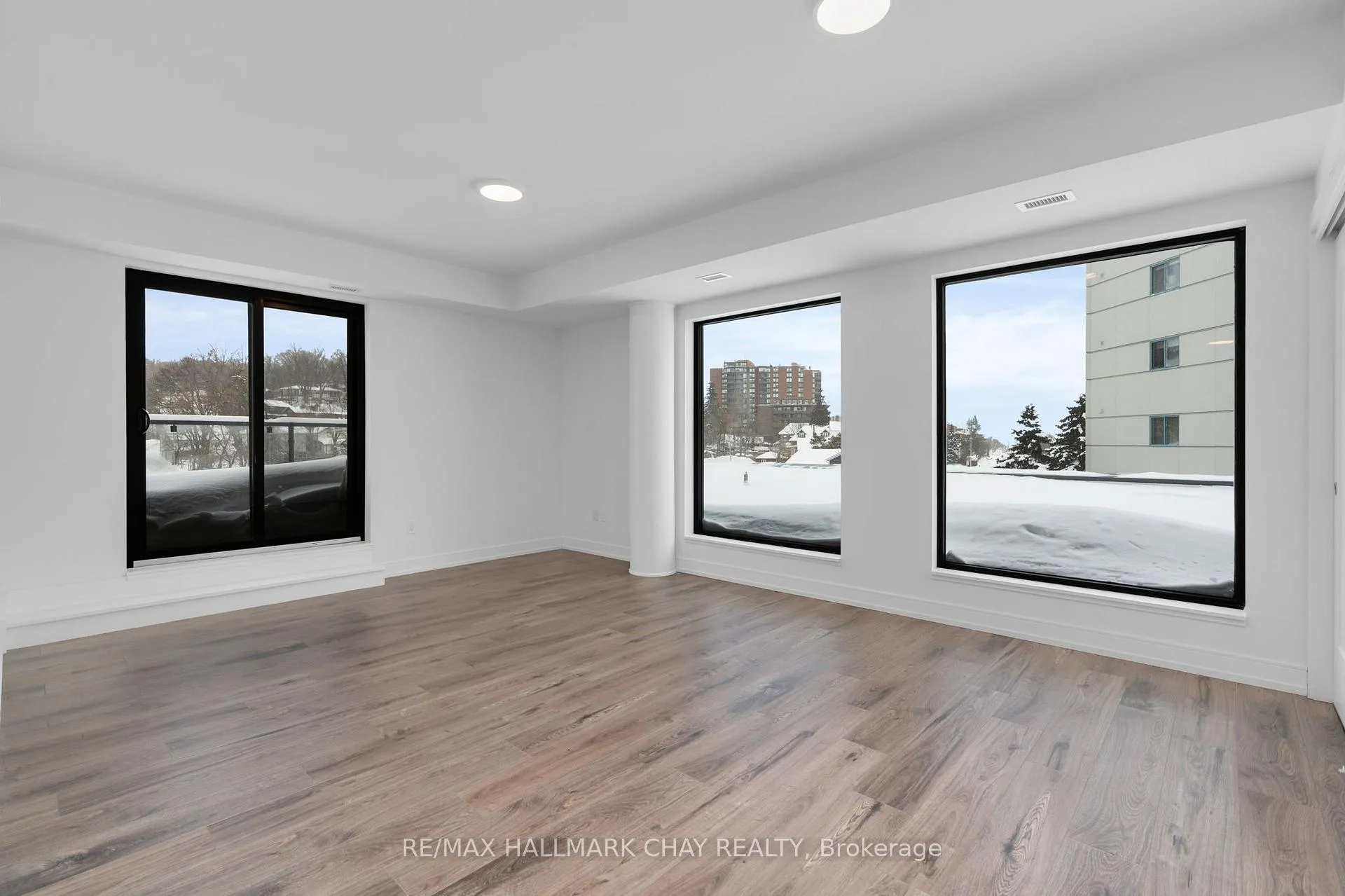 Photo 18 of Unit 414, 185 Dunlop Street E, Barrie, Lakeshore — HOMEH