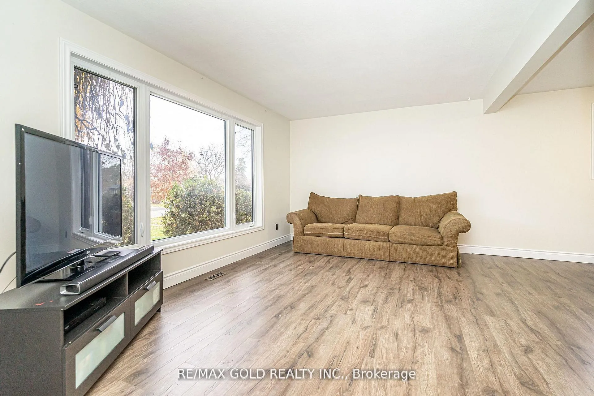 Photo 7 of 35 Duke Road, Brampton, Southgate — HOMEH