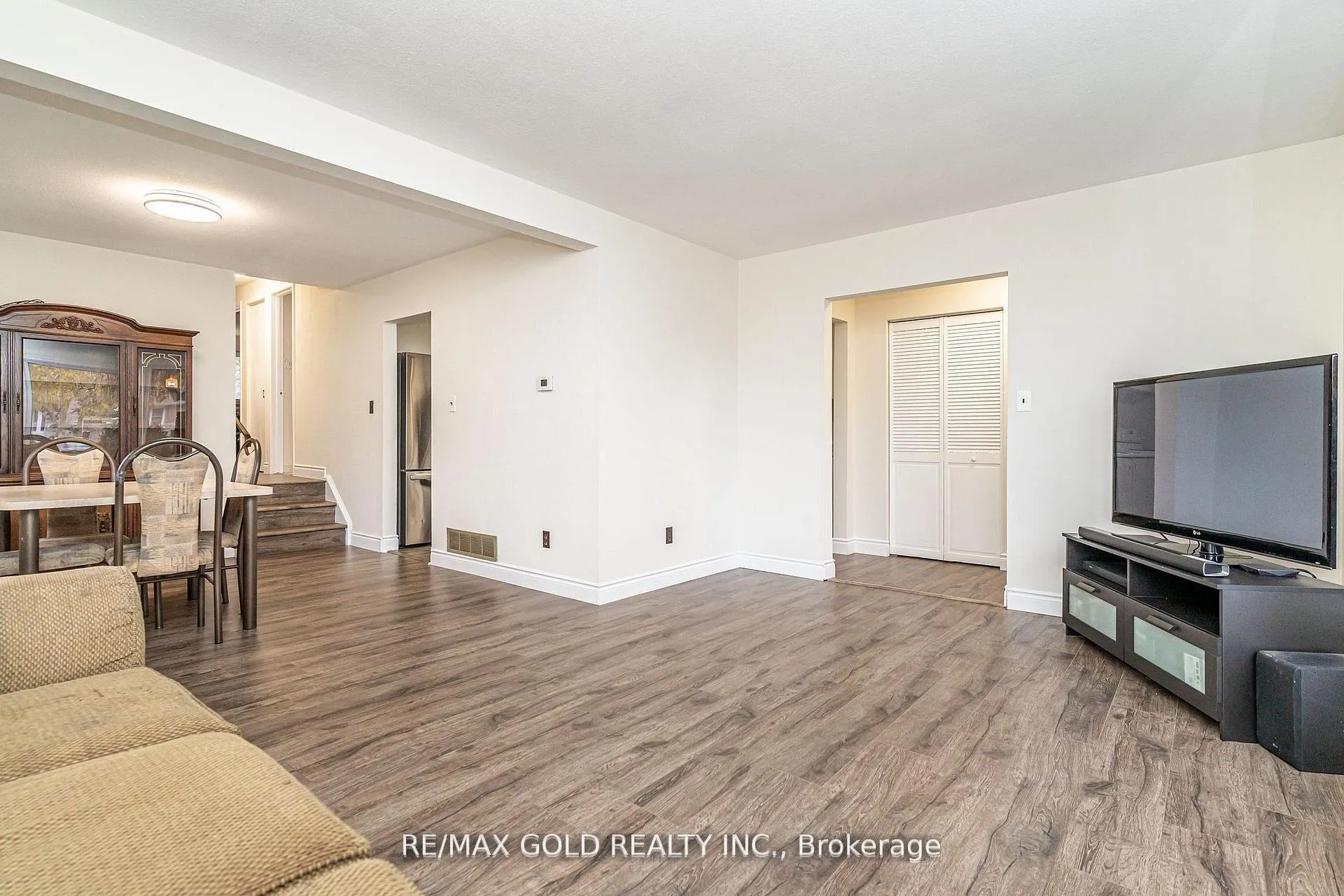 Photo 8 of 35 Duke Road, Brampton, Southgate — HOMEH