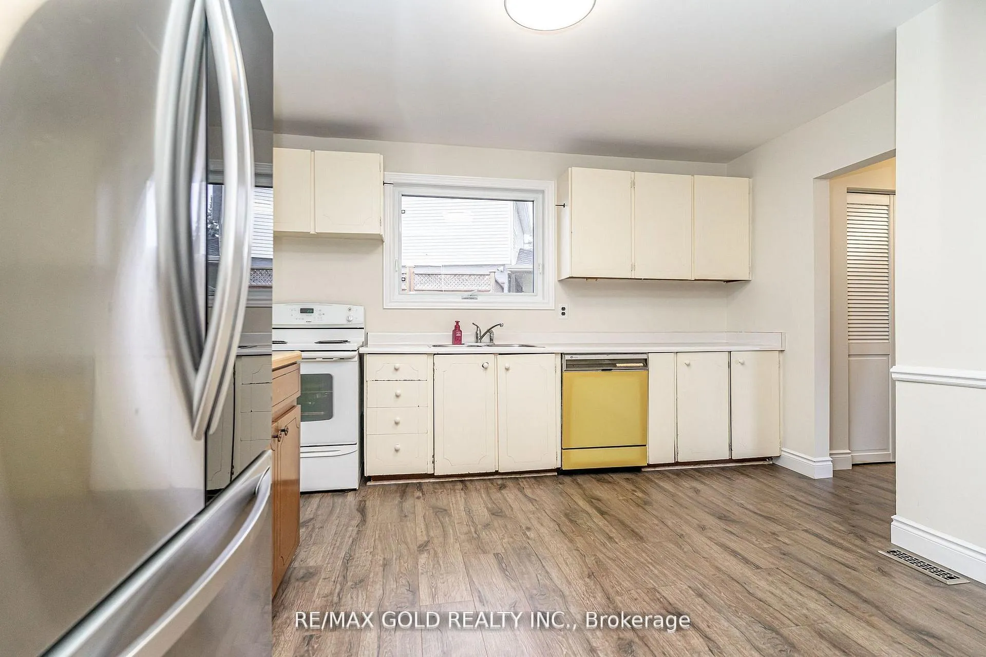 Photo 13 of 35 Duke Road, Brampton, Southgate — HOMEH