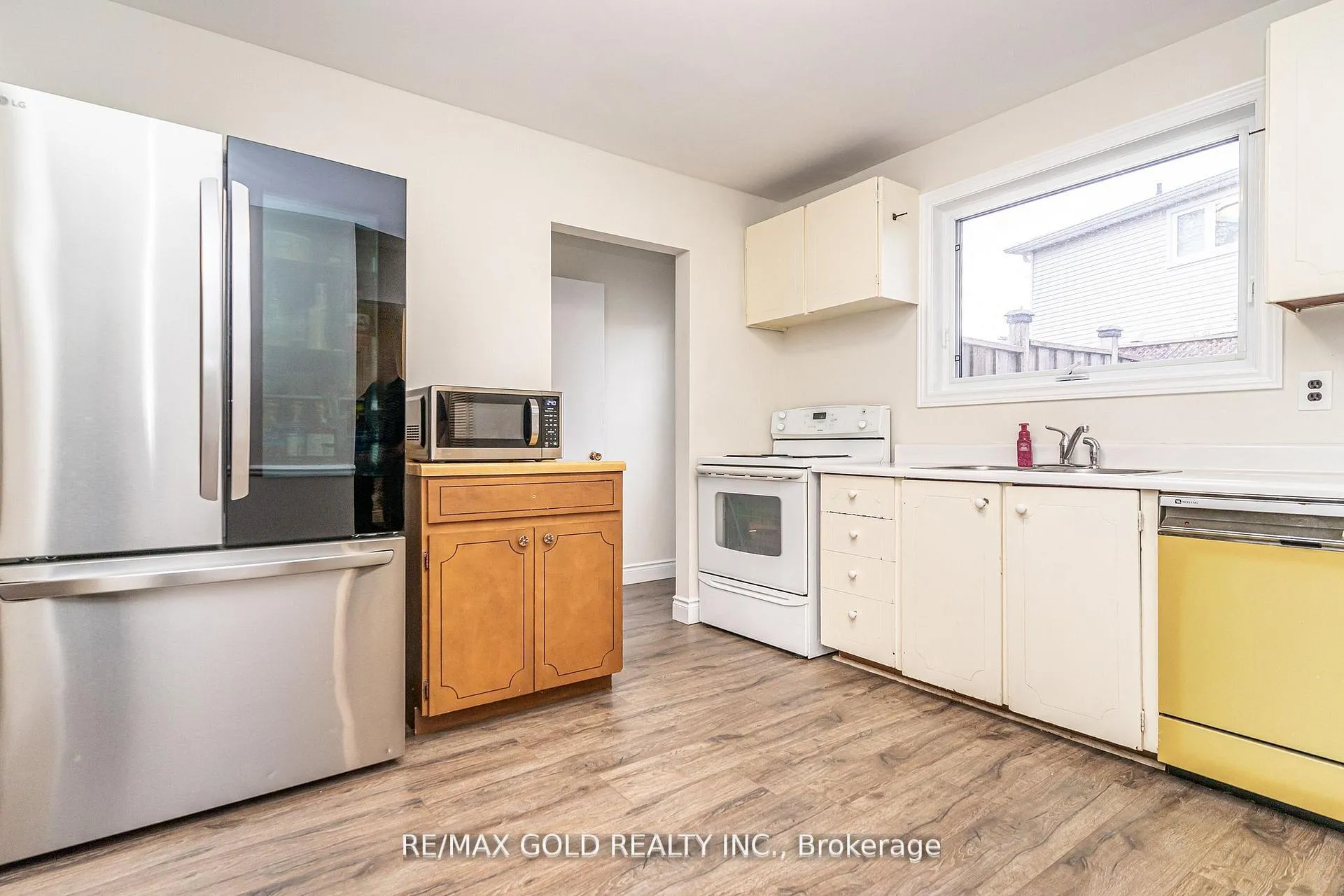 Photo 14 of 35 Duke Road, Brampton, Southgate — HOMEH