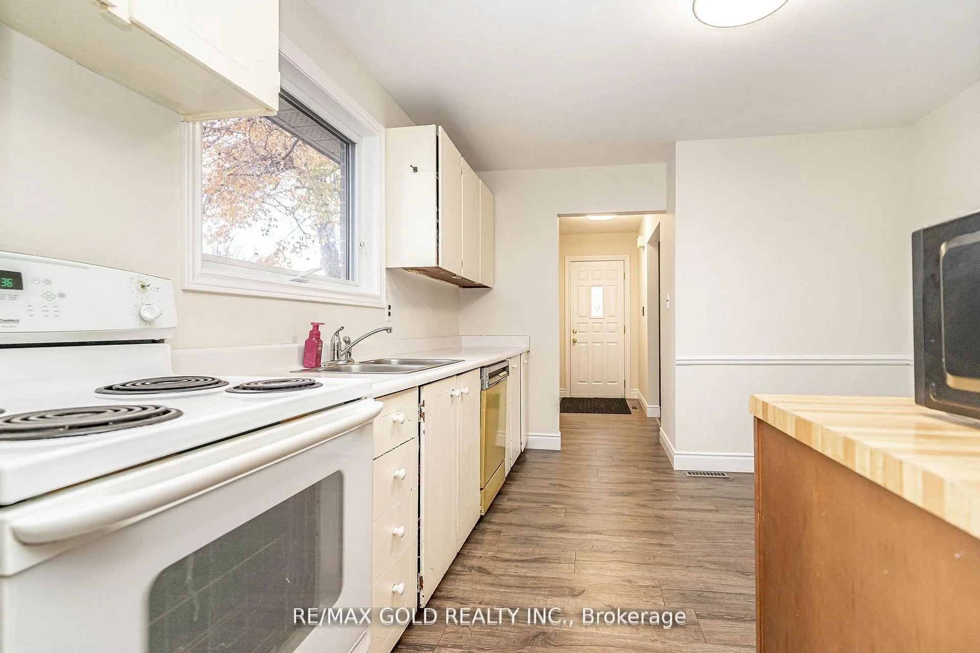 Photo 16 of 35 Duke Road, Brampton, Southgate — HOMEH