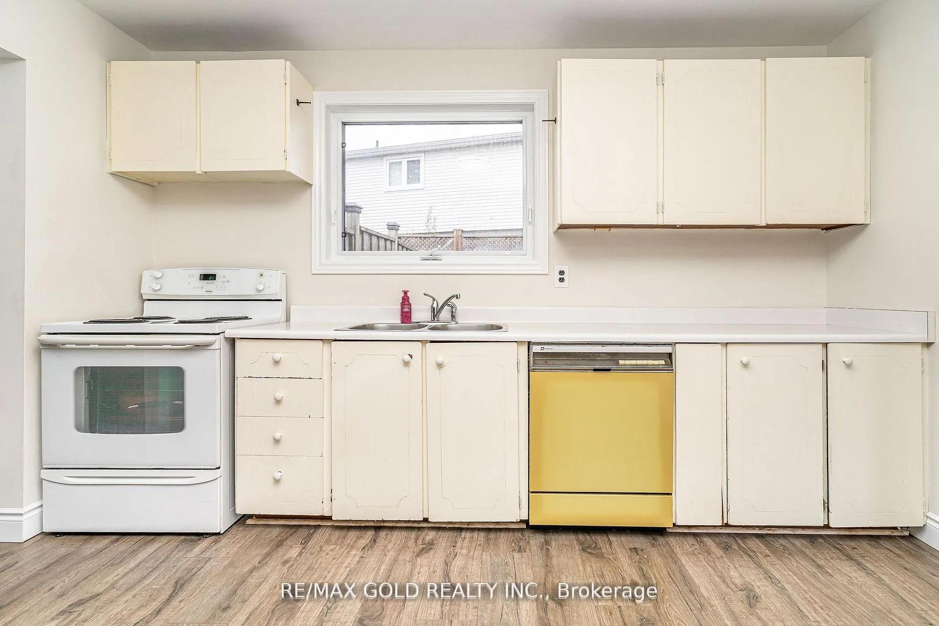 Photo 17 of 35 Duke Road, Brampton, Southgate — HOMEH