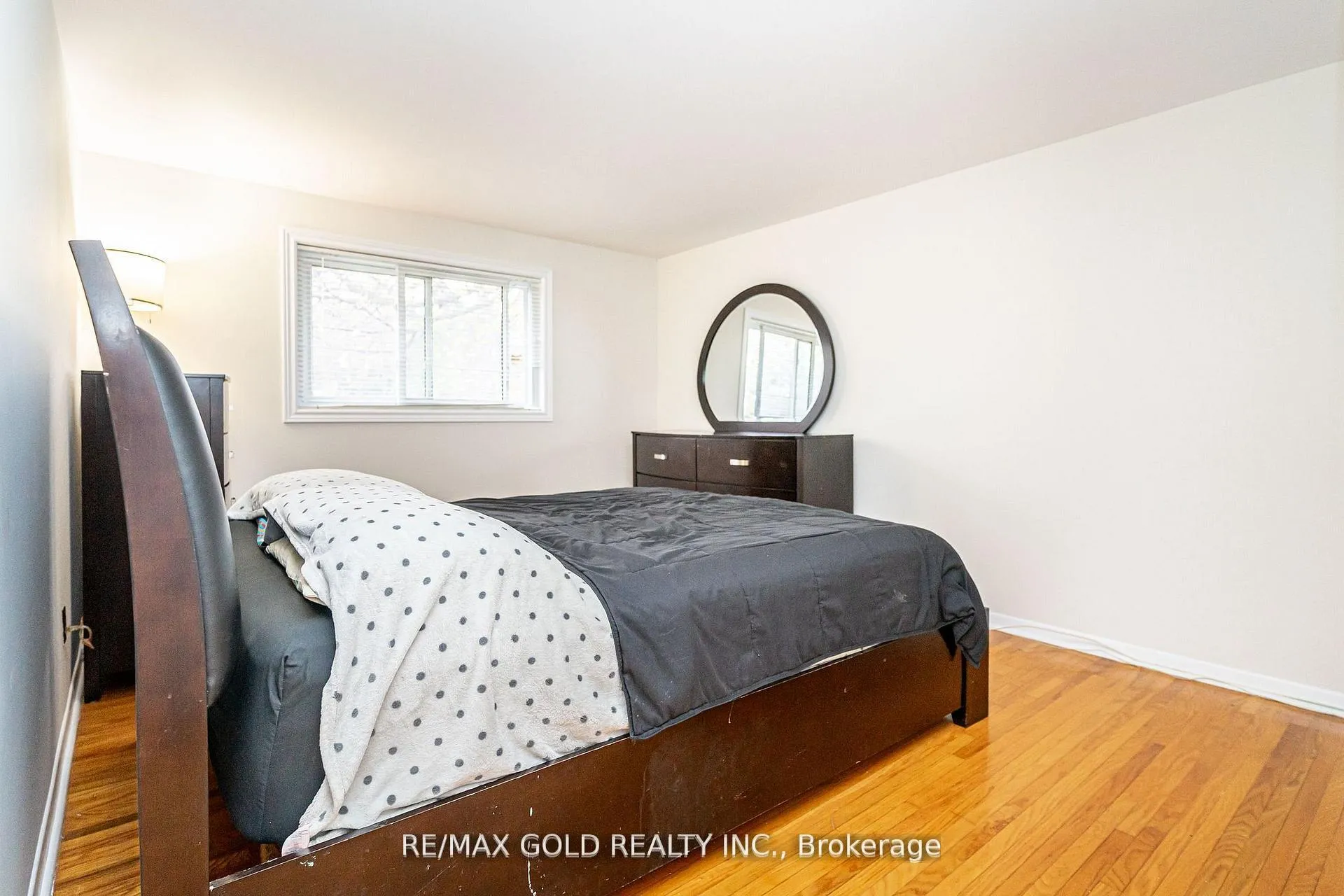 Photo 19 of 35 Duke Road, Brampton, Southgate — HOMEH