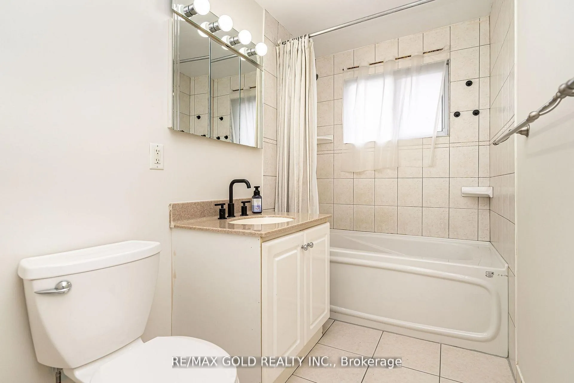 Photo 27 of 35 Duke Road, Brampton, Southgate — HOMEH