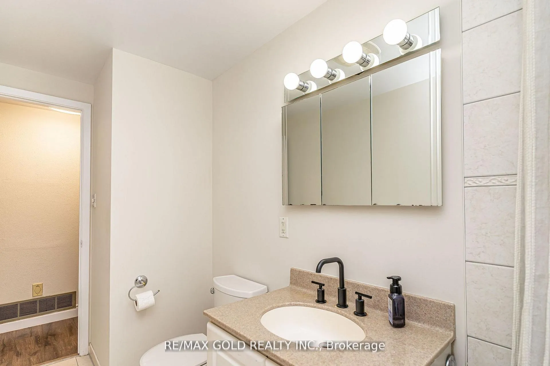 Photo 28 of 35 Duke Road, Brampton, Southgate — HOMEH