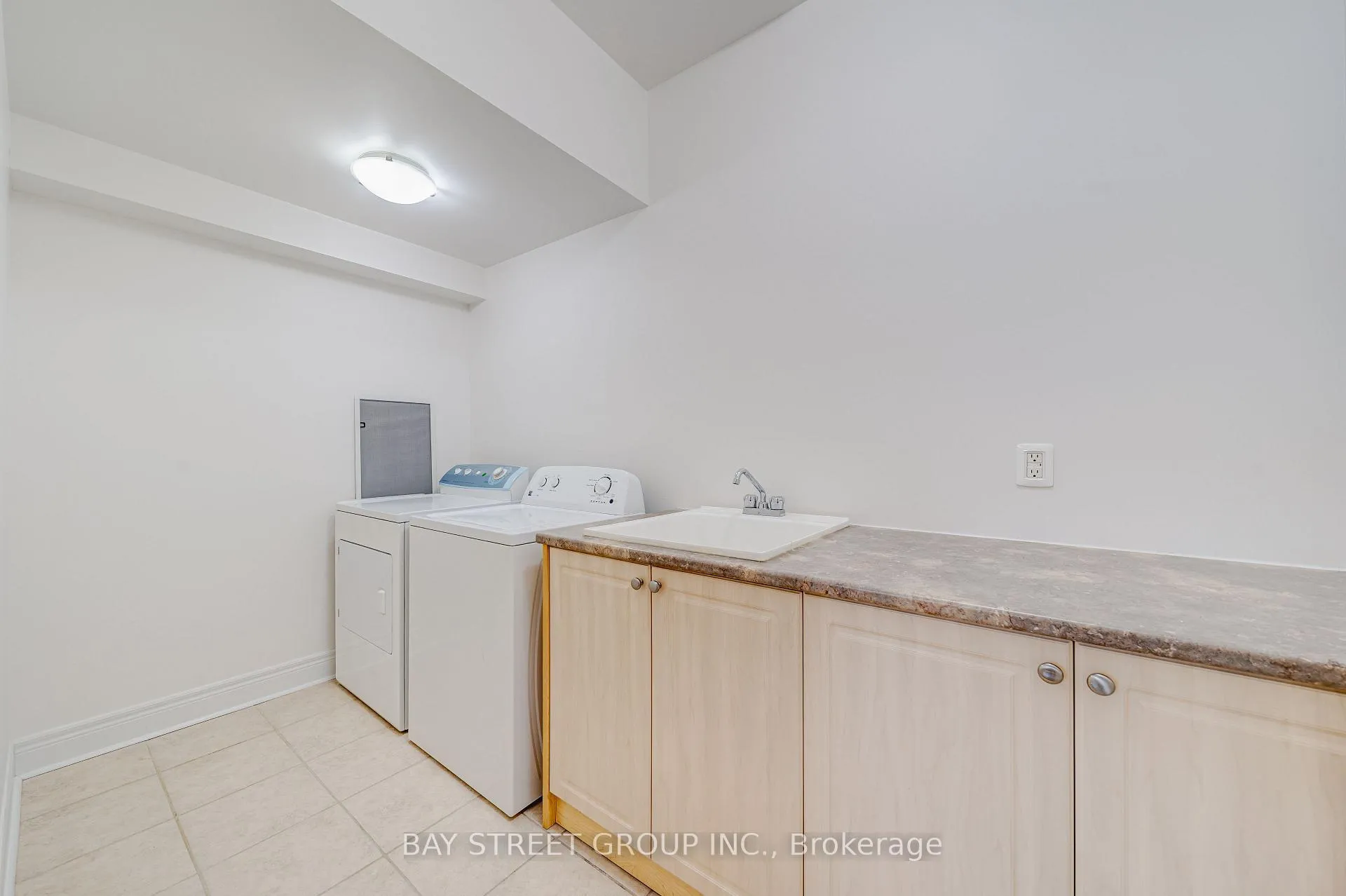 Photo 8 of 14 Lord Durham Road, Markham, Unionville — HOMEH