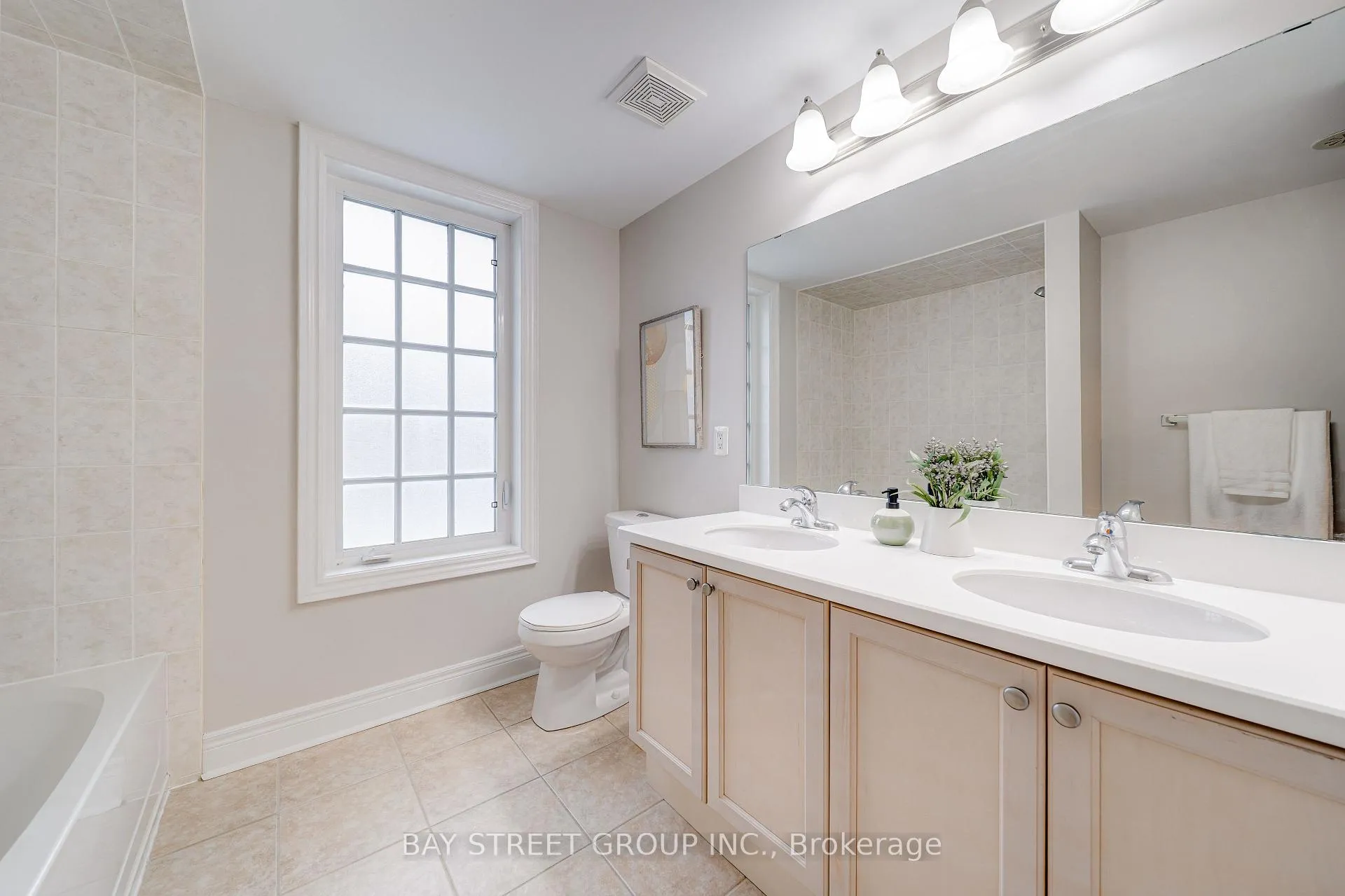 Photo 27 of 14 Lord Durham Road, Markham, Unionville — HOMEH