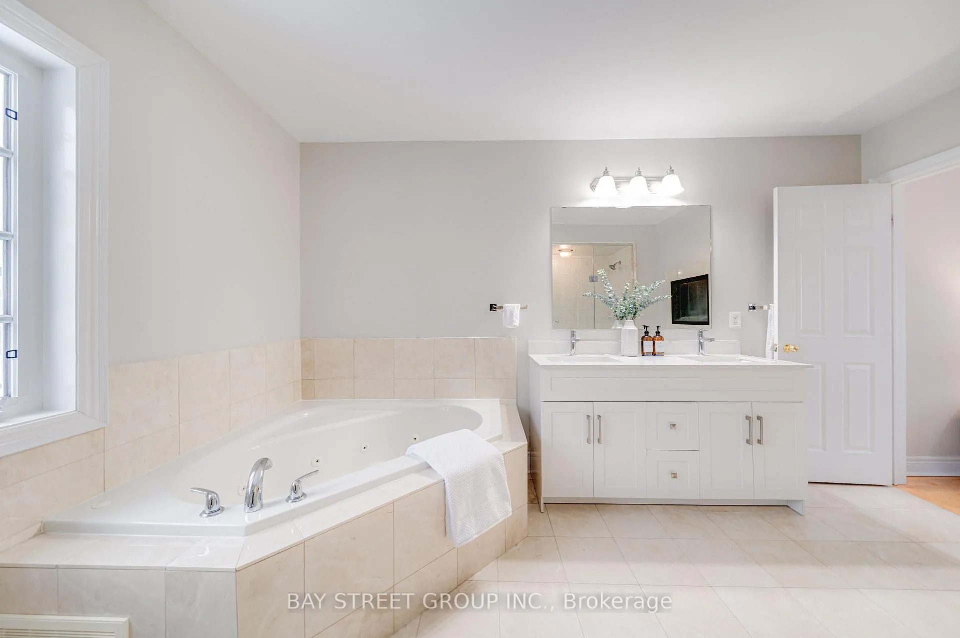 Photo 38 of 14 Lord Durham Road, Markham, Unionville — HOMEH