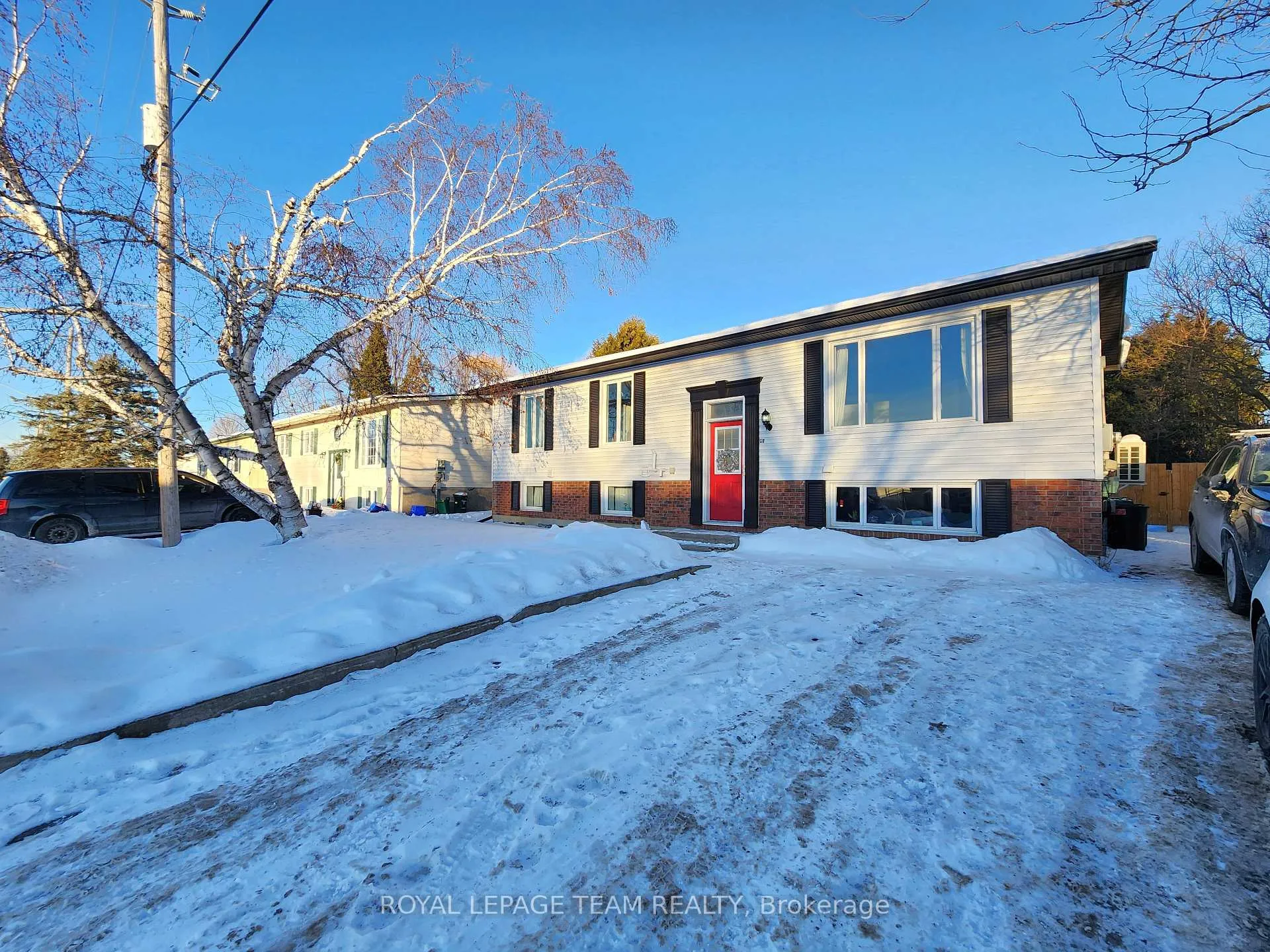 Photo 1 of Unit 2, 50 Fringewood Drive, Ottawa, Fringewood — HOMEH