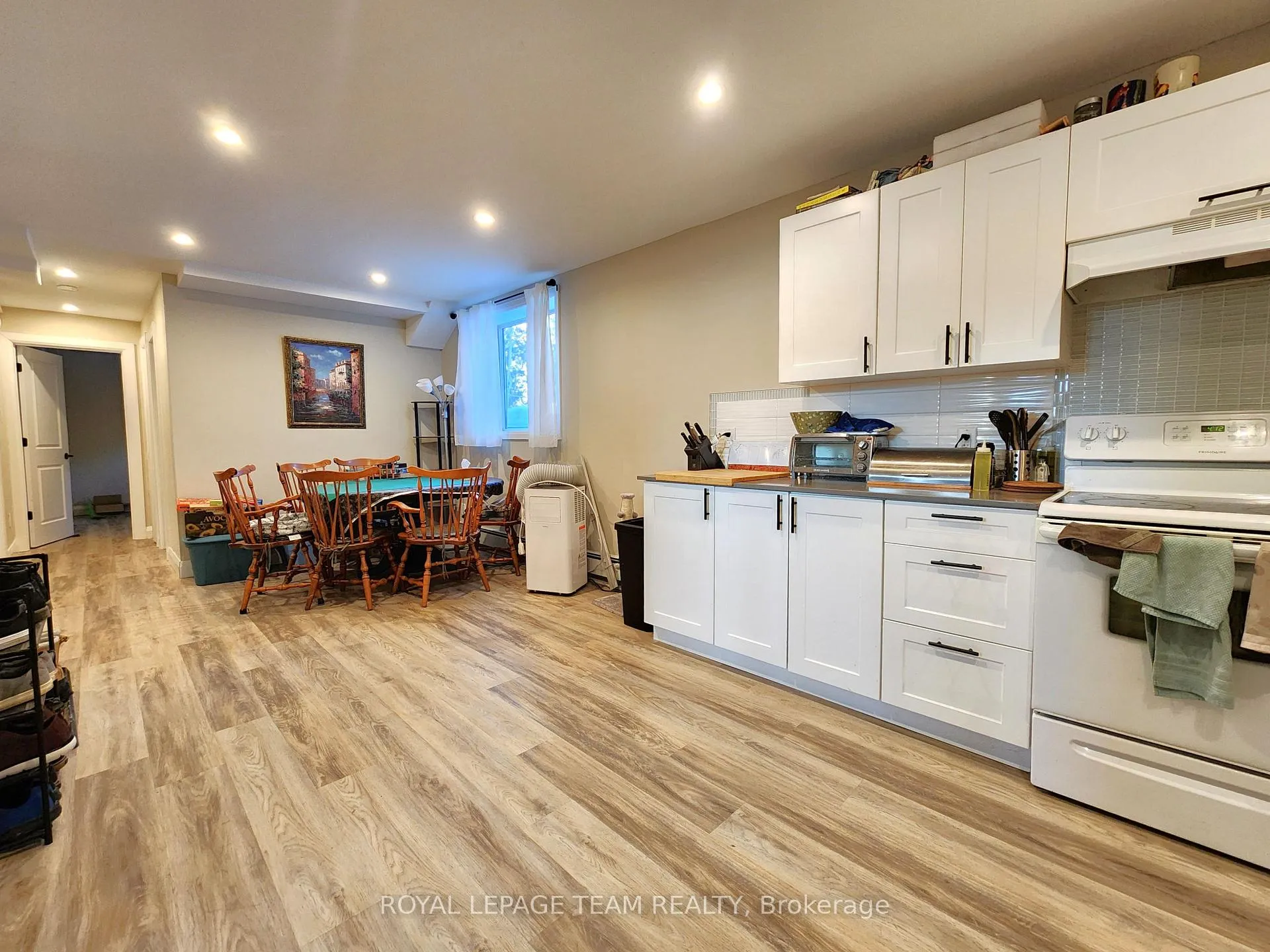 Photo 3 of Unit 2, 50 Fringewood Drive, Ottawa, Fringewood — HOMEH