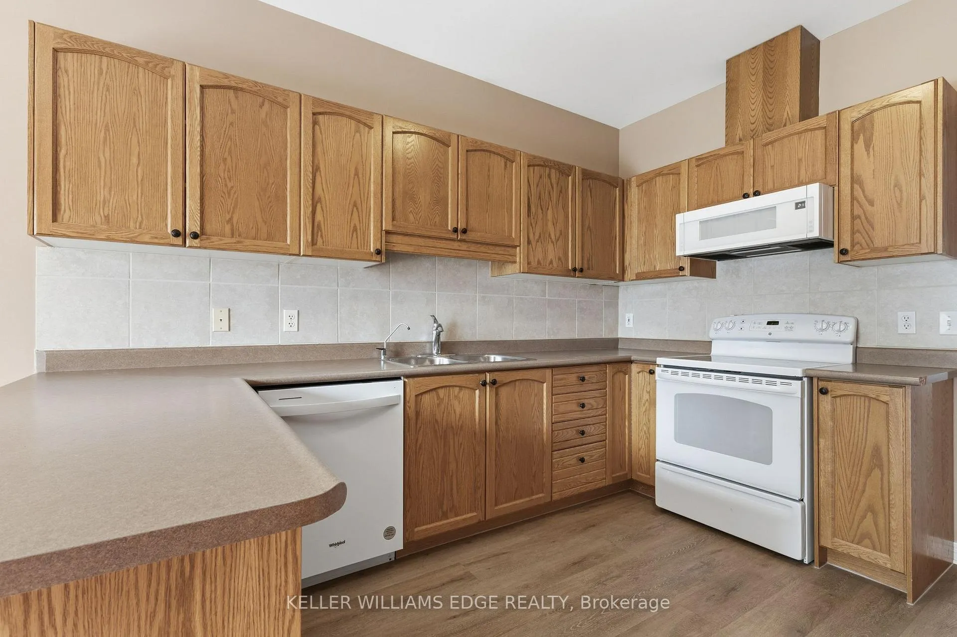 Photo 8 of Unit 30, 130 Southbrook Drive, Hamilton, Binbrook — HOMEH