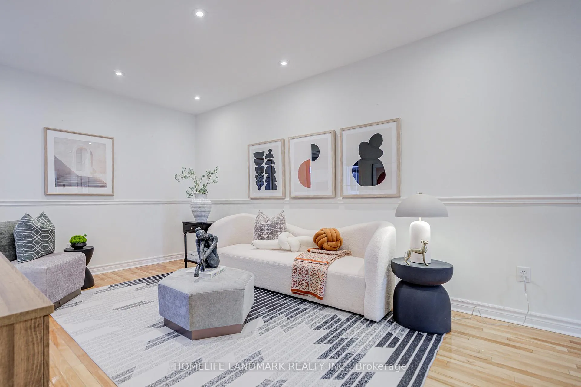 Photo 3 of 101 Upton Crescent, Markham, Milliken Mills West — HOMEH