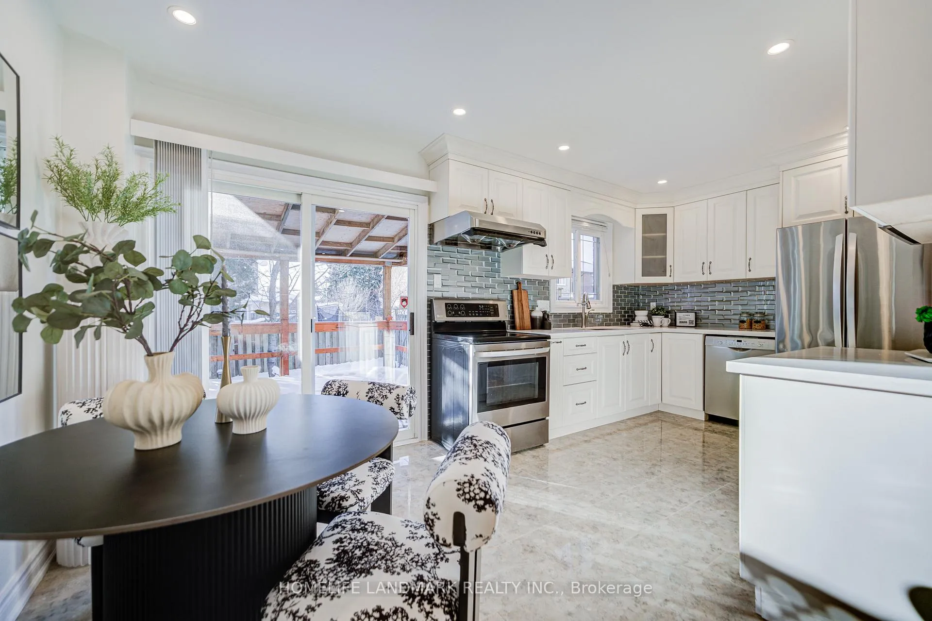 Photo 8 of 101 Upton Crescent, Markham, Milliken Mills West — HOMEH