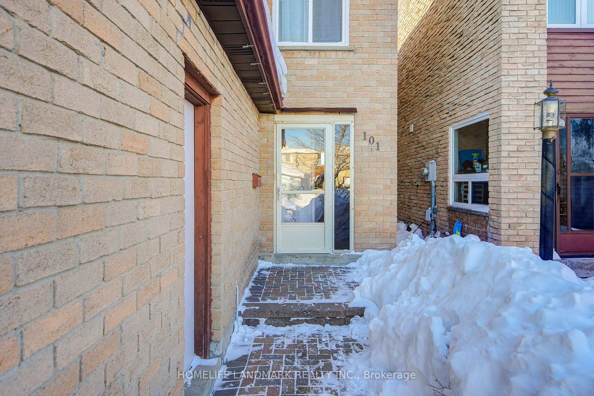 Photo 10 of 101 Upton Crescent, Markham, Milliken Mills West — HOMEH