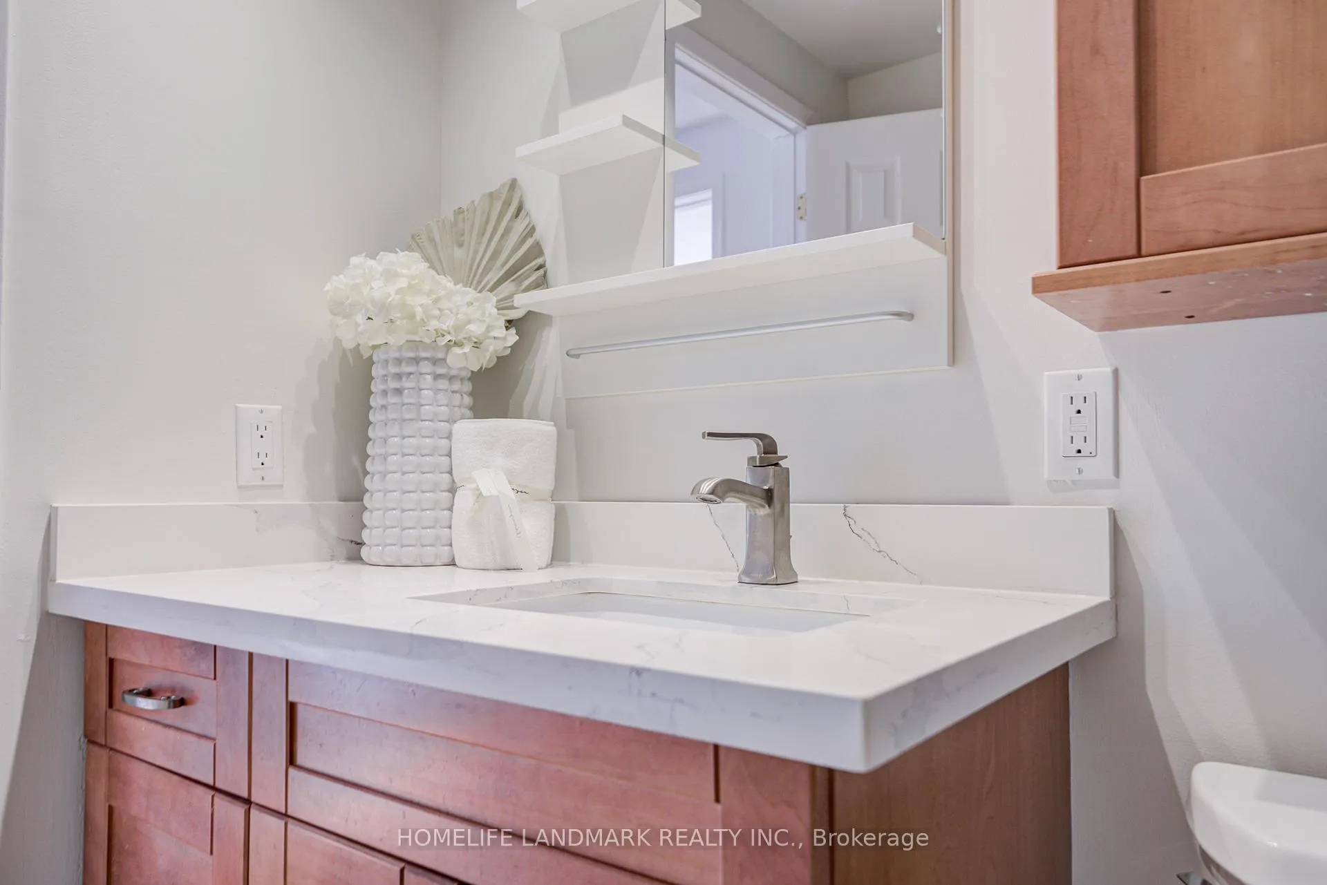 Photo 30 of 101 Upton Crescent, Markham, Milliken Mills West — HOMEH