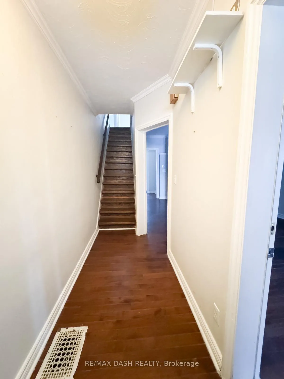 Front of Unit Main fl, 1529 Queen Street E