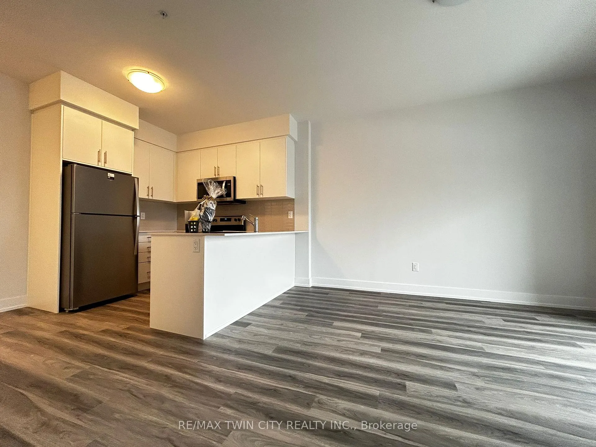 Photo 6 of Unit 421, 1100 Lackner Place, Kitchener — HOMEH