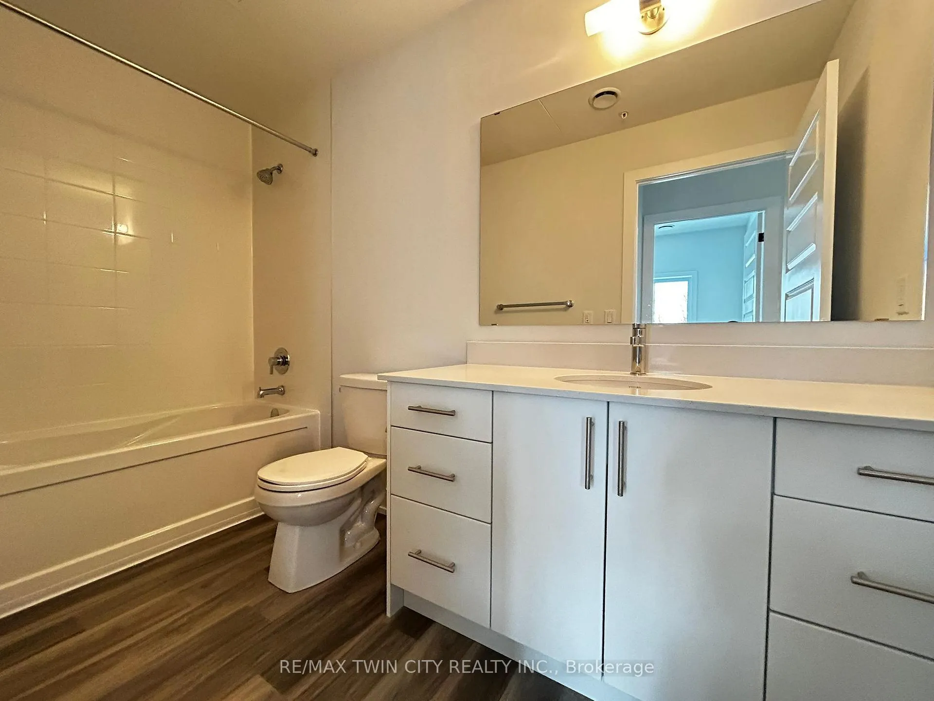 Photo 8 of Unit 421, 1100 Lackner Place, Kitchener — HOMEH