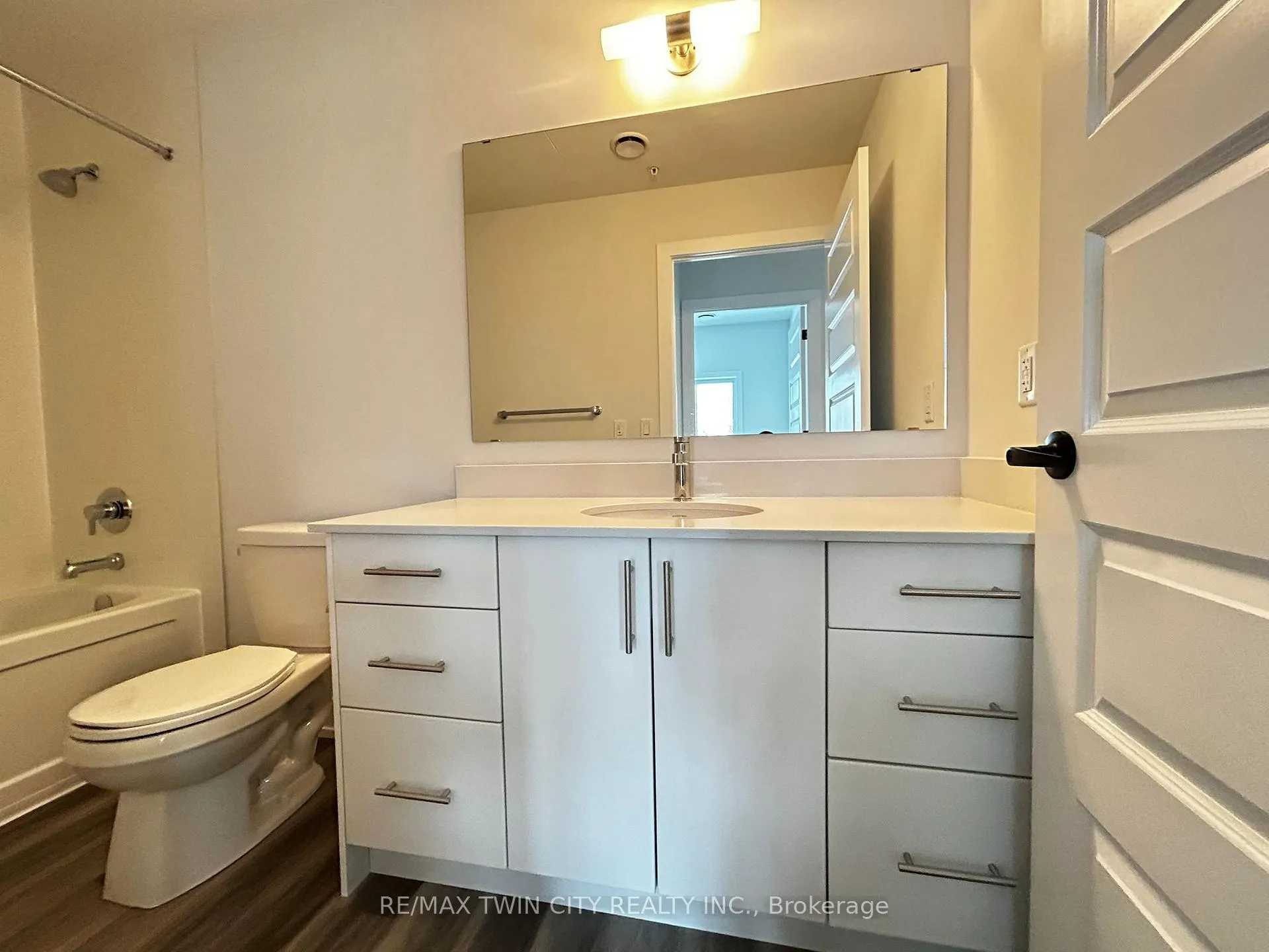 Photo 9 of Unit 421, 1100 Lackner Place, Kitchener — HOMEH