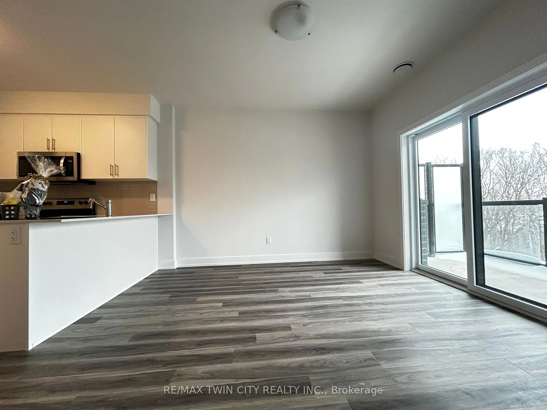 Photo 11 of Unit 421, 1100 Lackner Place, Kitchener — HOMEH
