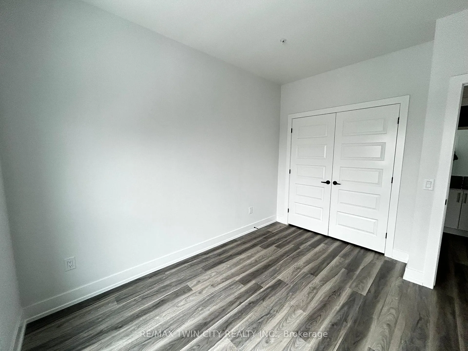 Photo 12 of Unit 421, 1100 Lackner Place, Kitchener — HOMEH