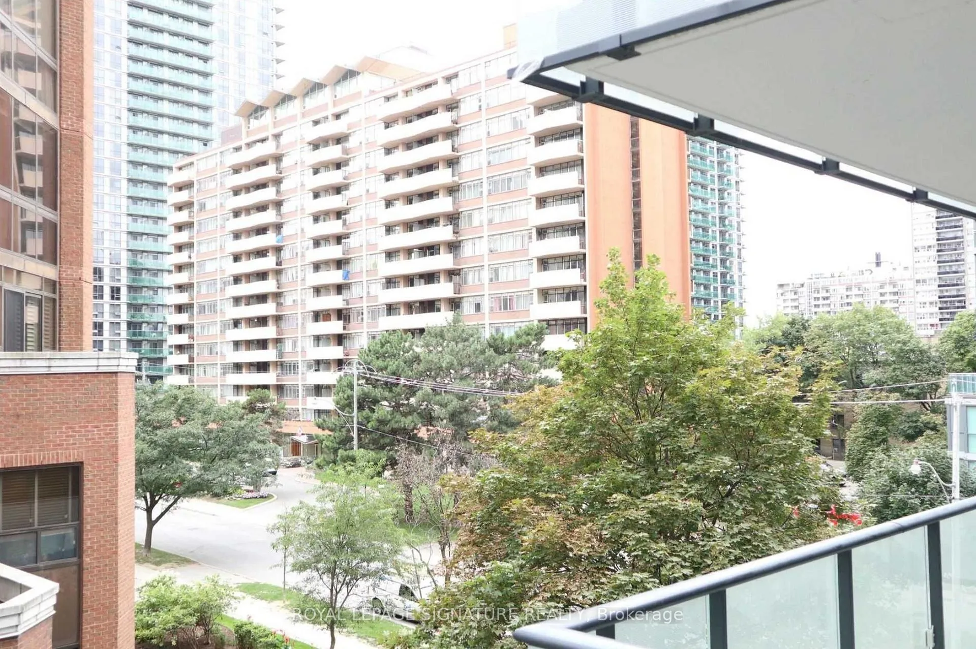 Photo 4 of Unit 322, 161 Roehampton Avenue, Toronto, Mount Pleasant West — HOMEH