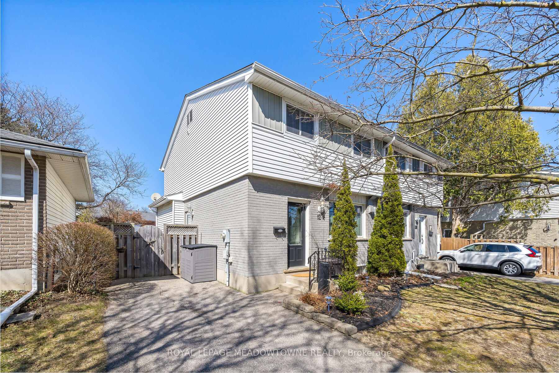 Photo 3 of 12 Hemlock Court, Brant, Brantford Twp — HOMEH