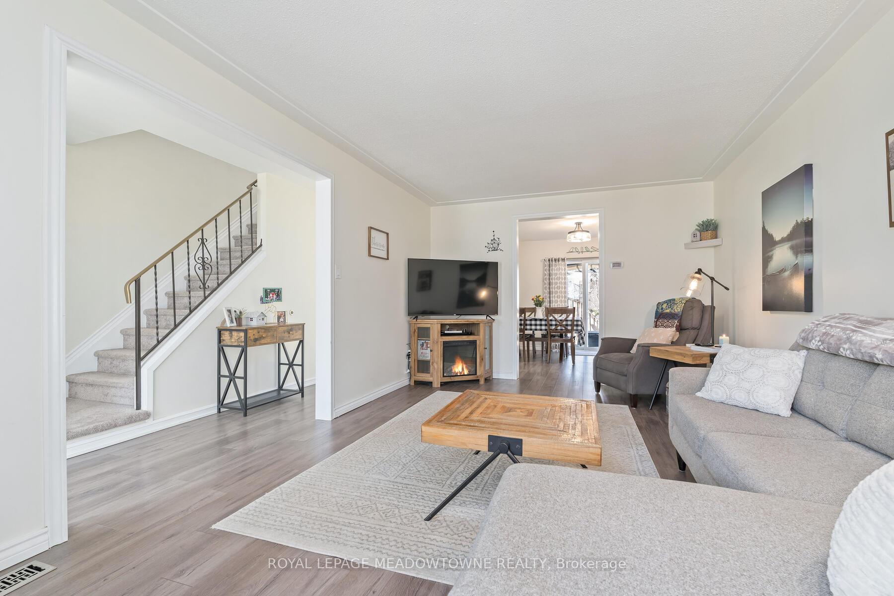 Photo 9 of 12 Hemlock Court, Brant, Brantford Twp — HOMEH