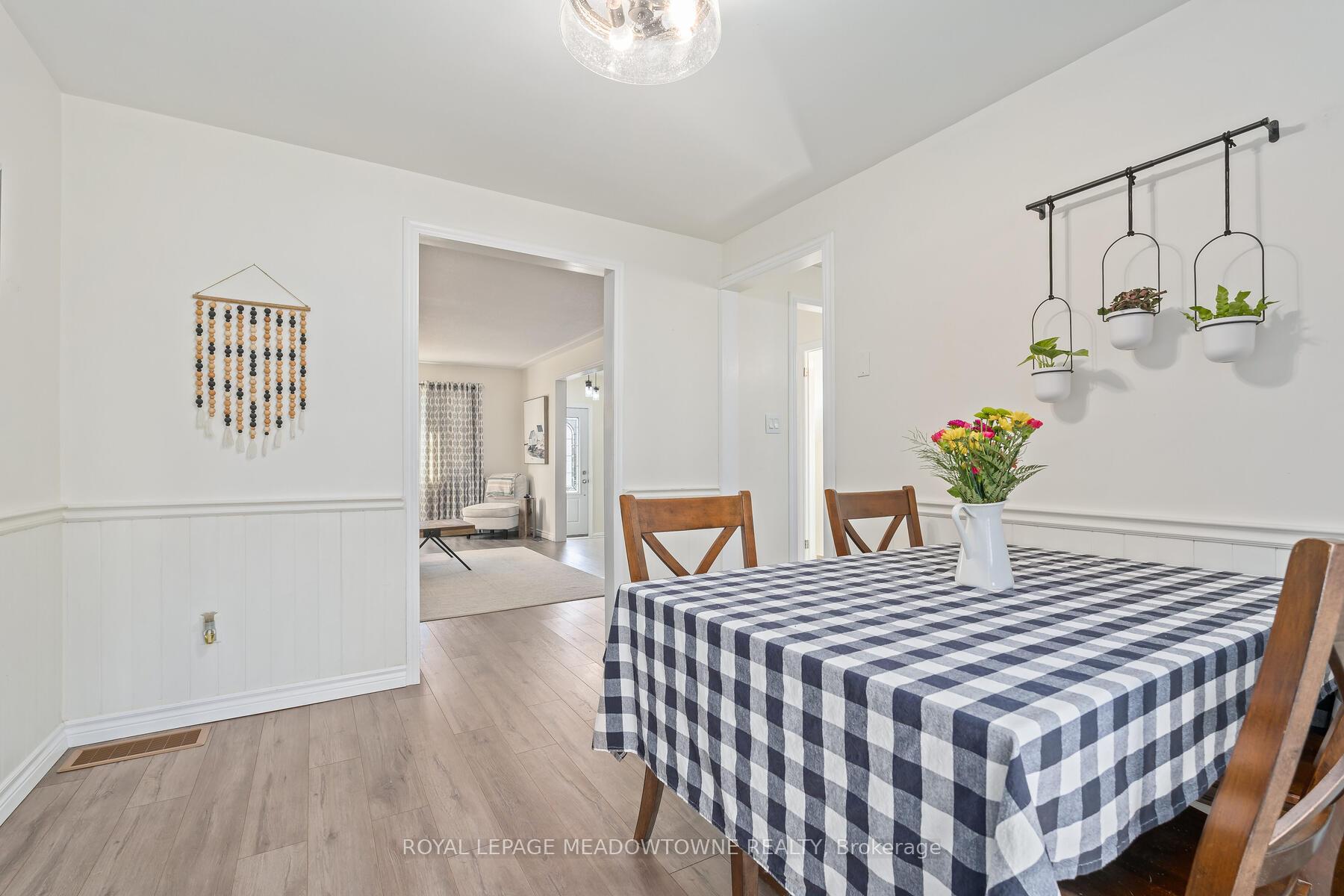 Photo 13 of 12 Hemlock Court, Brant, Brantford Twp — HOMEH