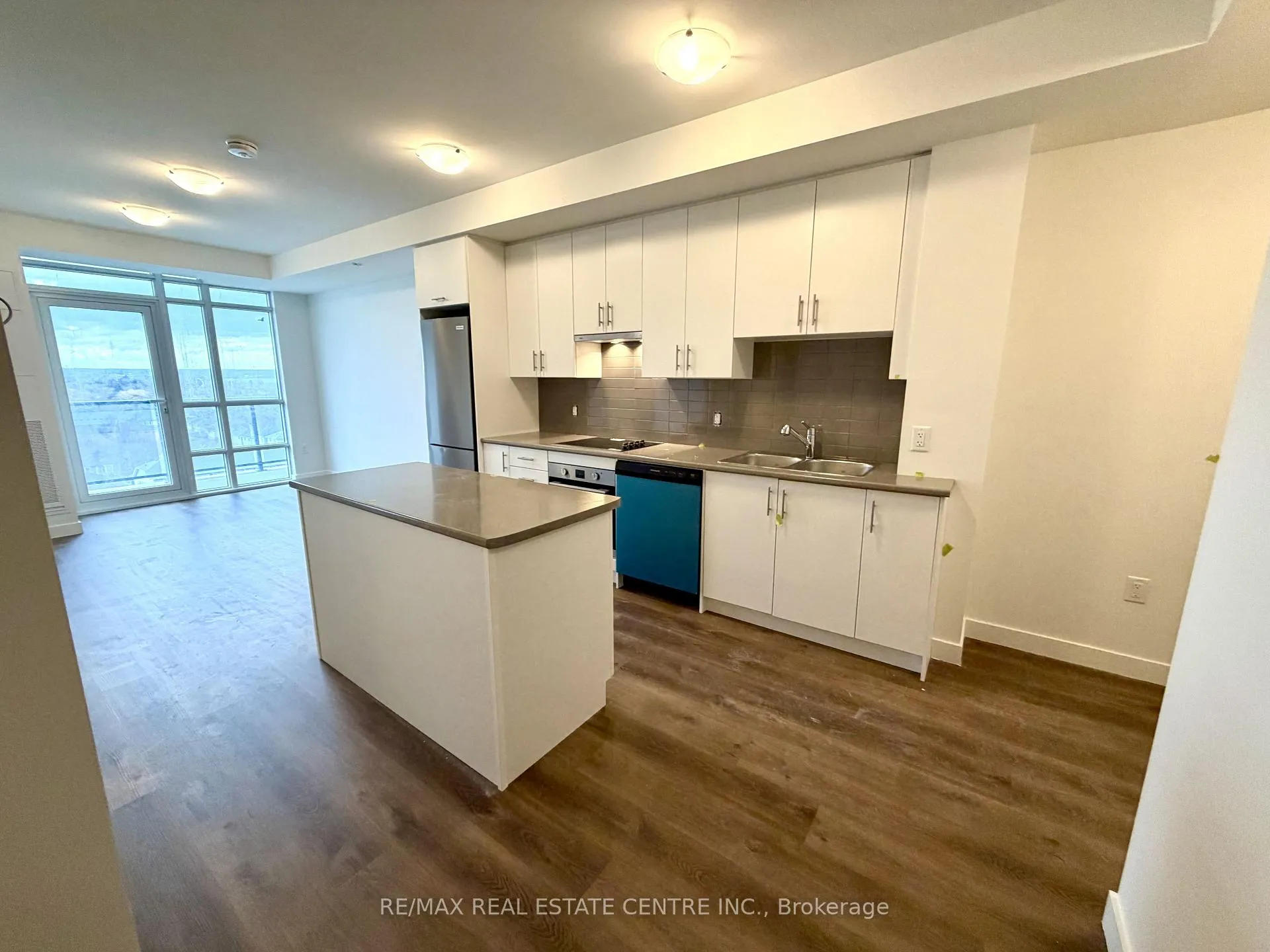 Photo 4 of Unit 801, 461 Green Road, Hamilton, Lakeshore — HOMEH