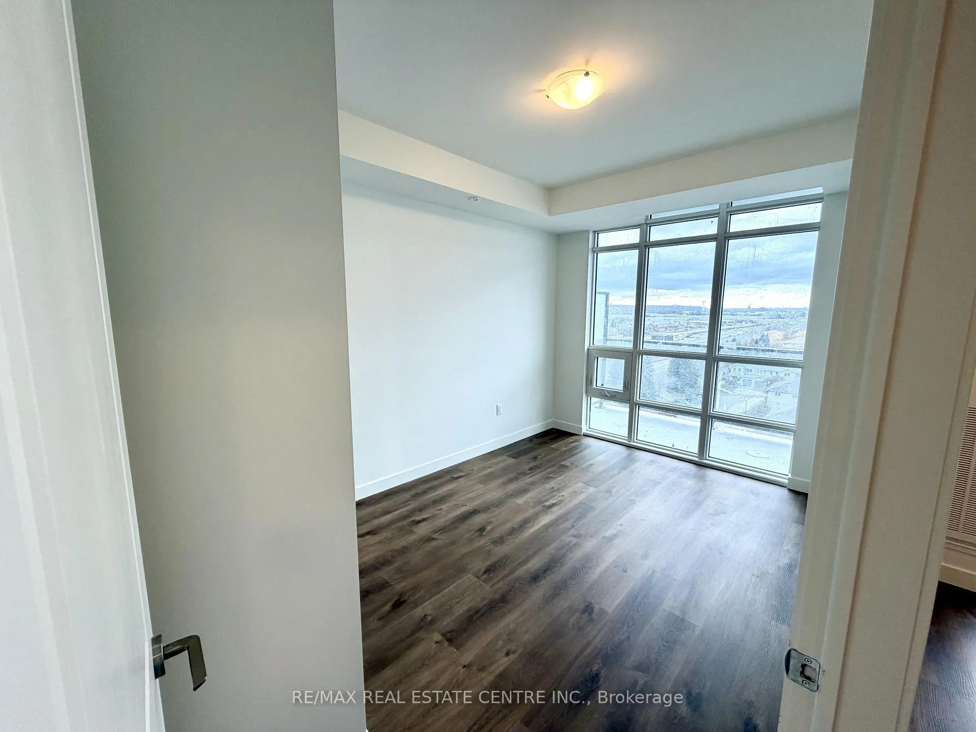 Photo 7 of Unit 801, 461 Green Road, Hamilton, Lakeshore — HOMEH