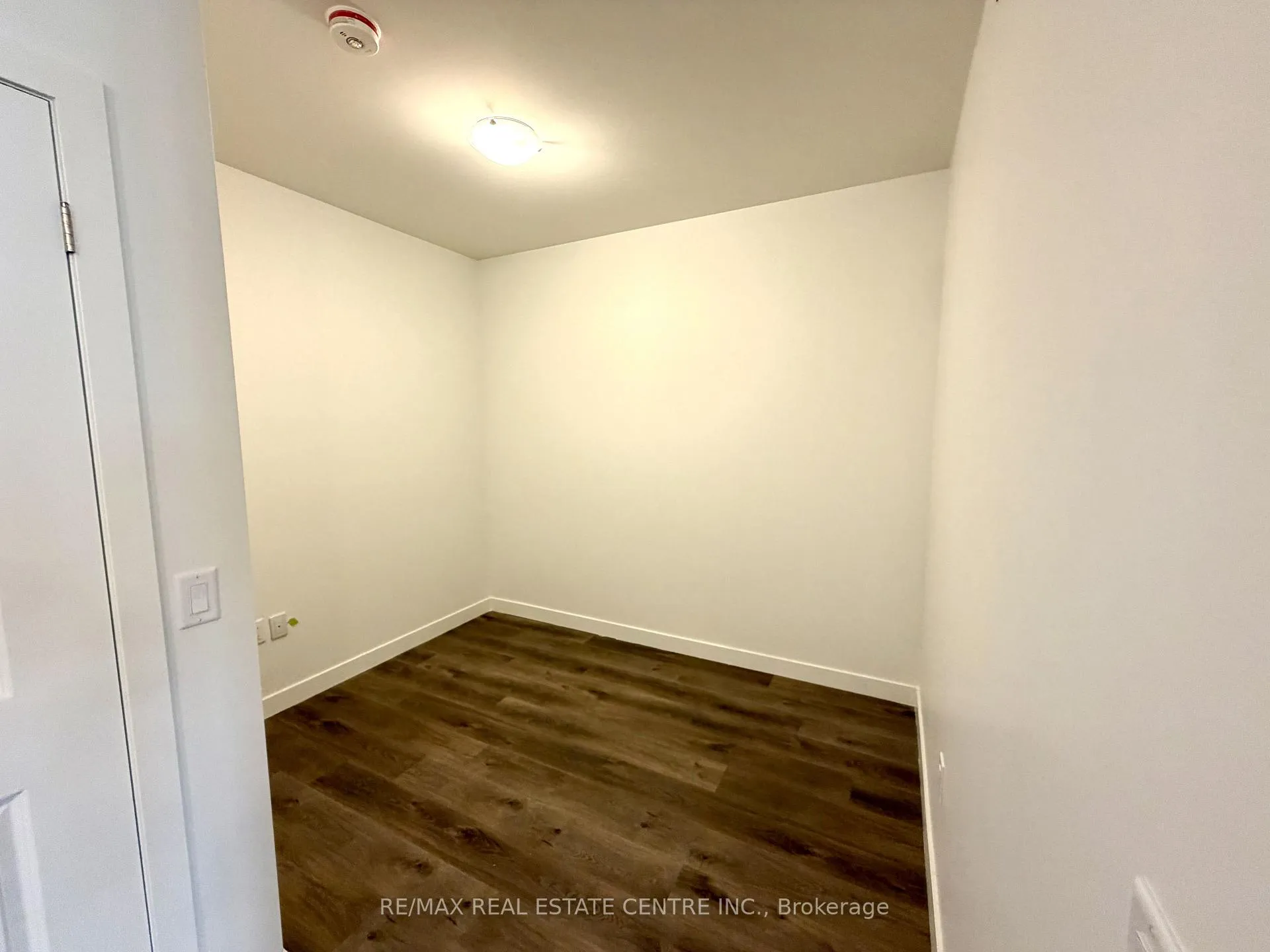 Photo 8 of Unit 801, 461 Green Road, Hamilton, Lakeshore — HOMEH